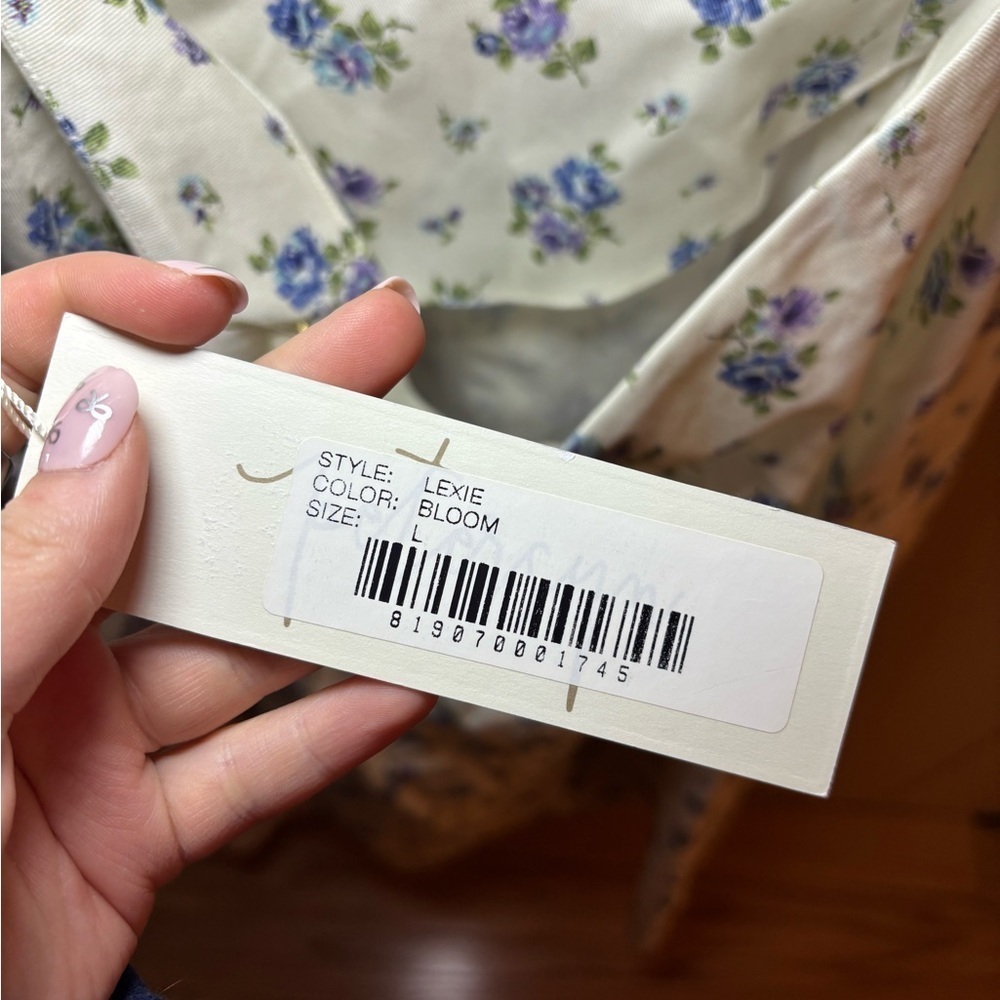 Petersyn Floral White Lexie Dress NWT - Picture 5 of 5